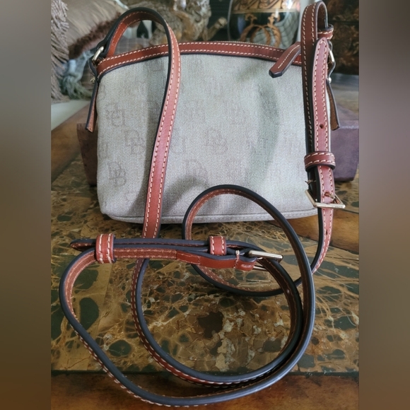 Dooney & BOURKE Elegant Tan and Brown Women's Bag - Picture 2 of 10